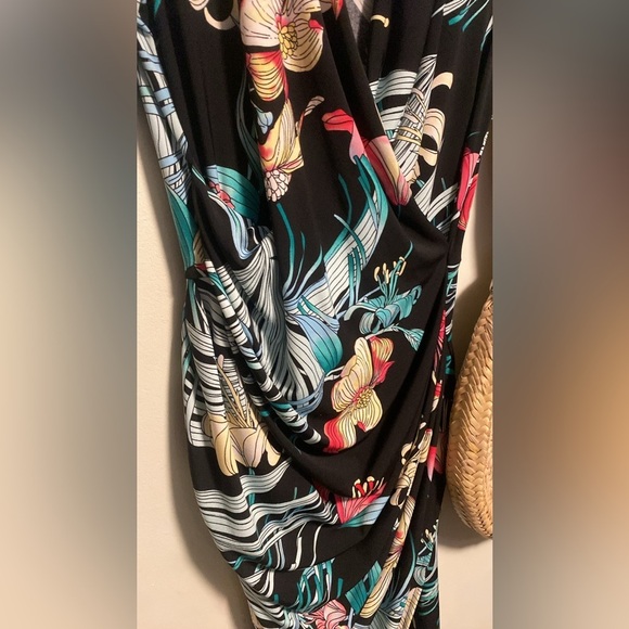 Jennifer Lopez | Black Floral Long Sleeve Ruched Dress - V Neck - Stretchy - M - Picture 3 of 7